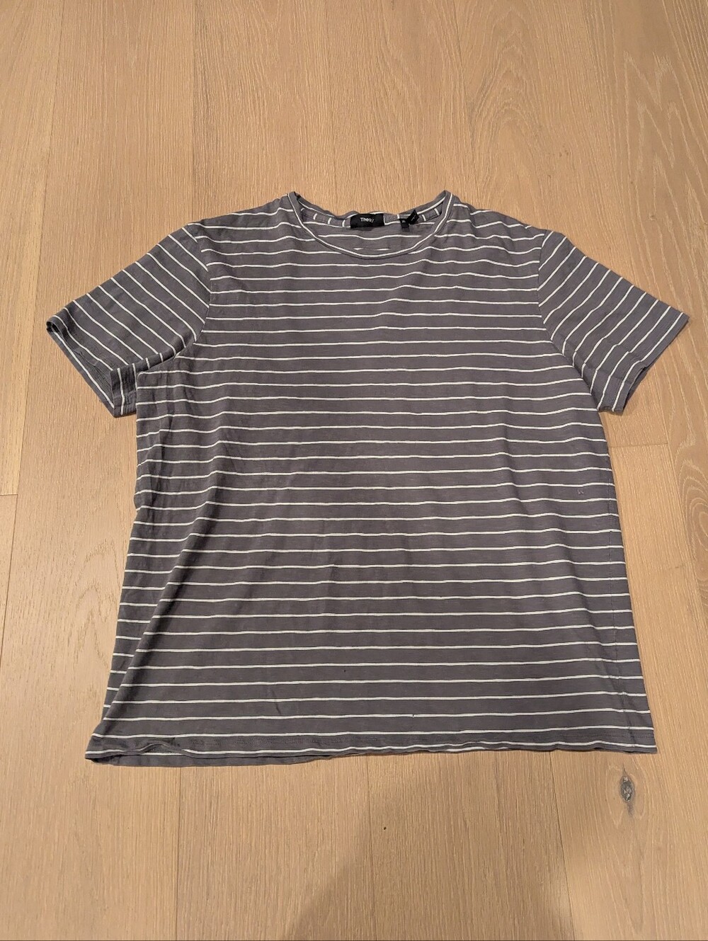 Theory Gray & White Striped Men’s Tee